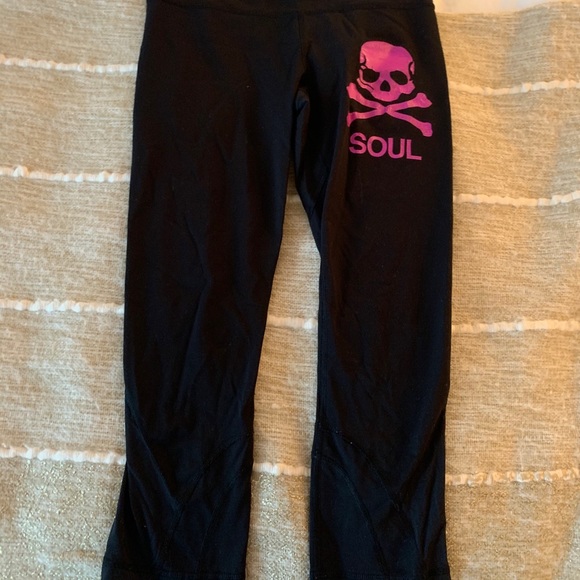 Soul Cycle Lulu Lemon Cropped black Leggings sz 6 - Picture 1 of 7